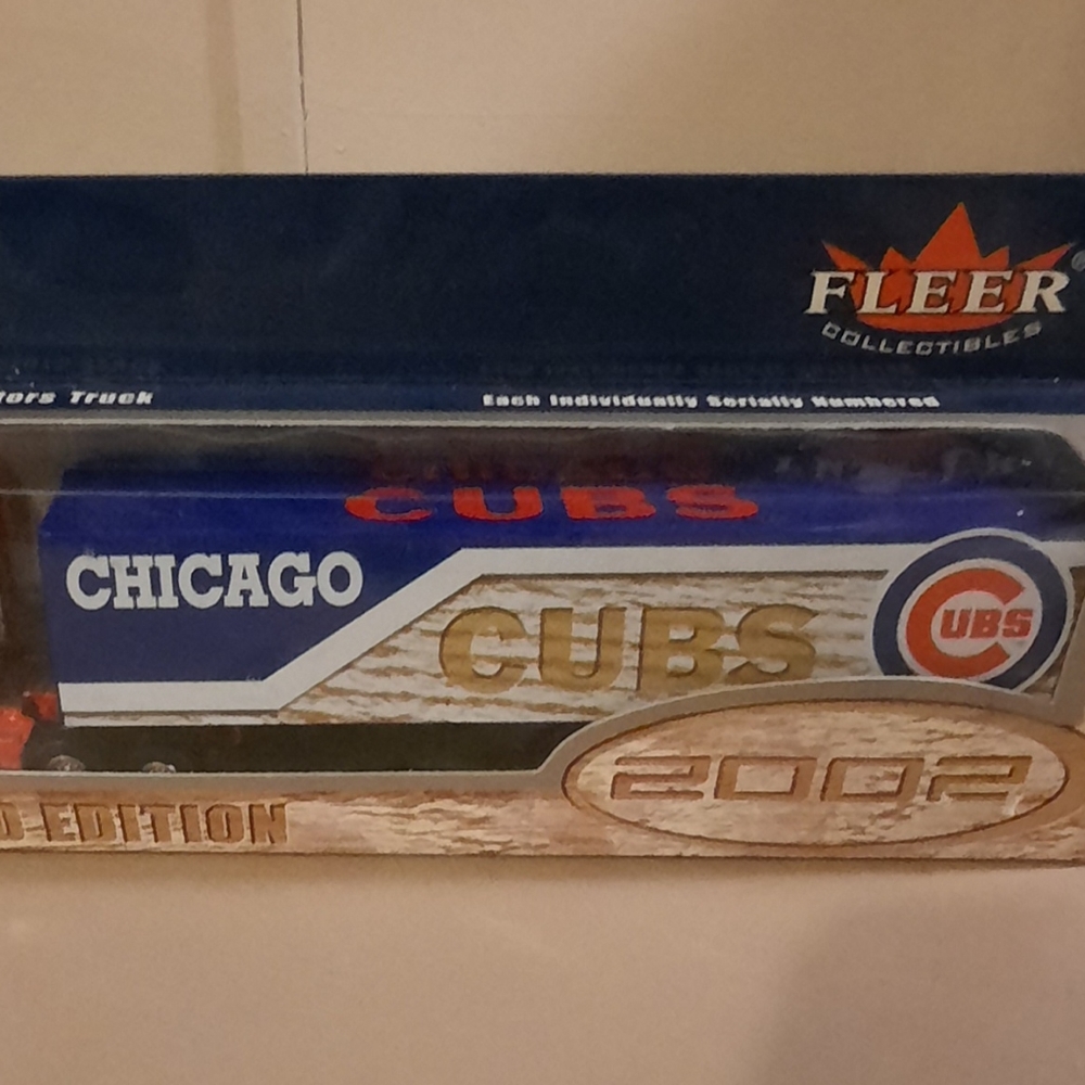 2002 Fleer Limited Edition Chicago Cubs Hauler